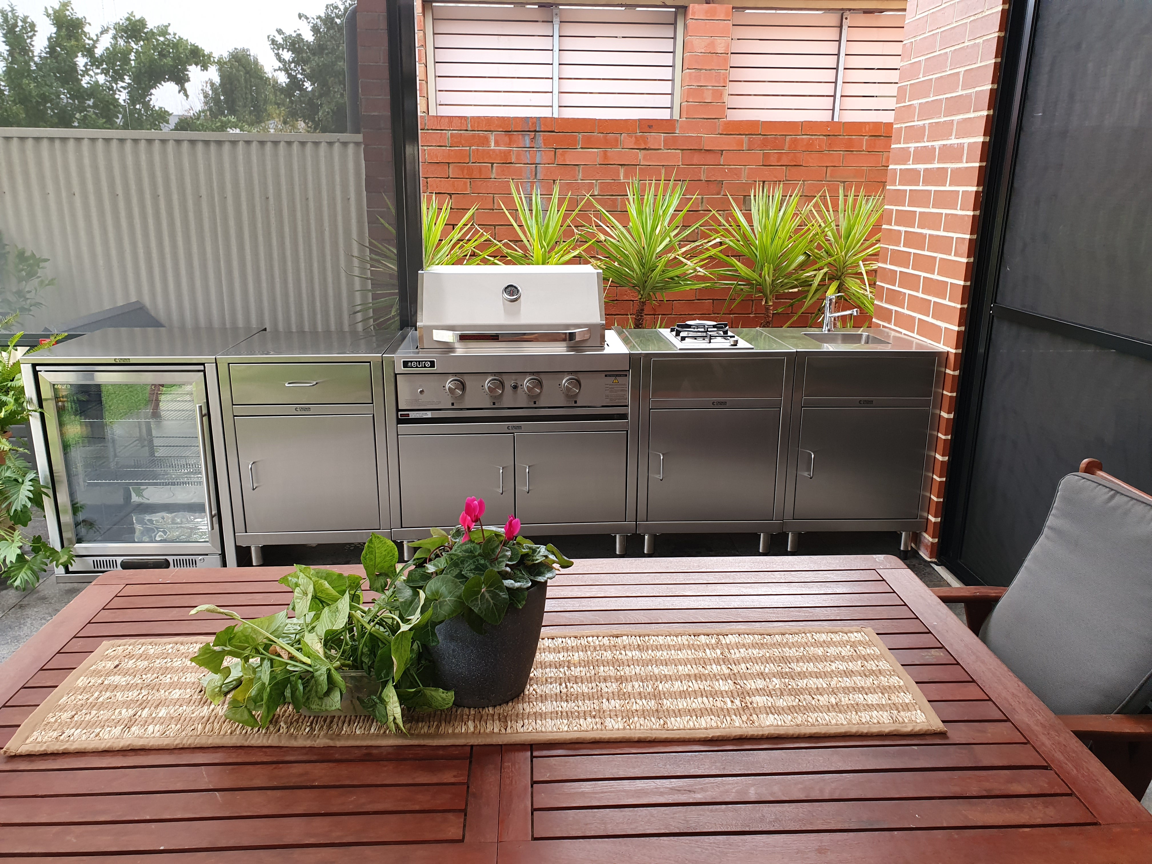 How To Layout An Outdoor Kitchen