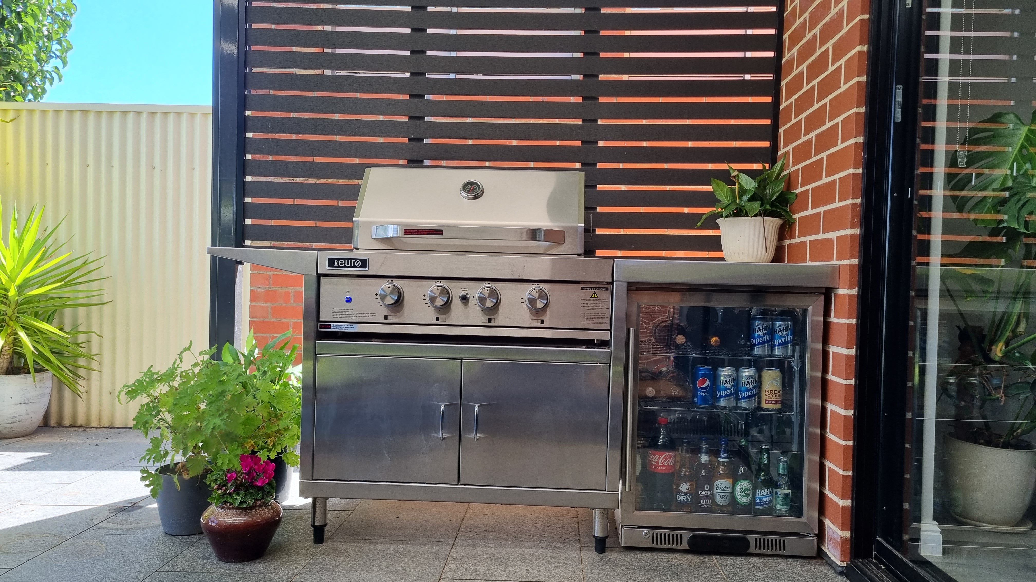 Your Guide to Designing an Outdoor Kitchen for Small Spaces